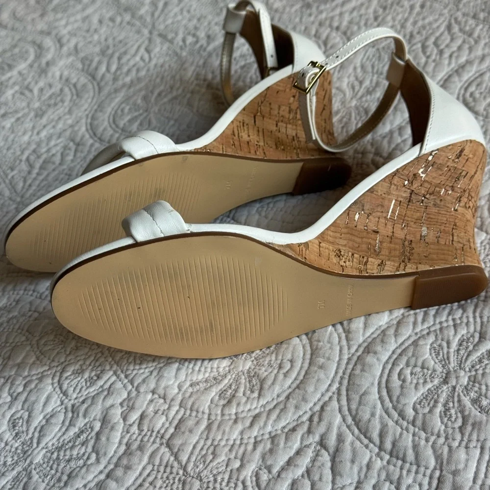 Lilly Pulitzer White Ankle Strap Wedge Sandals, size 7, New